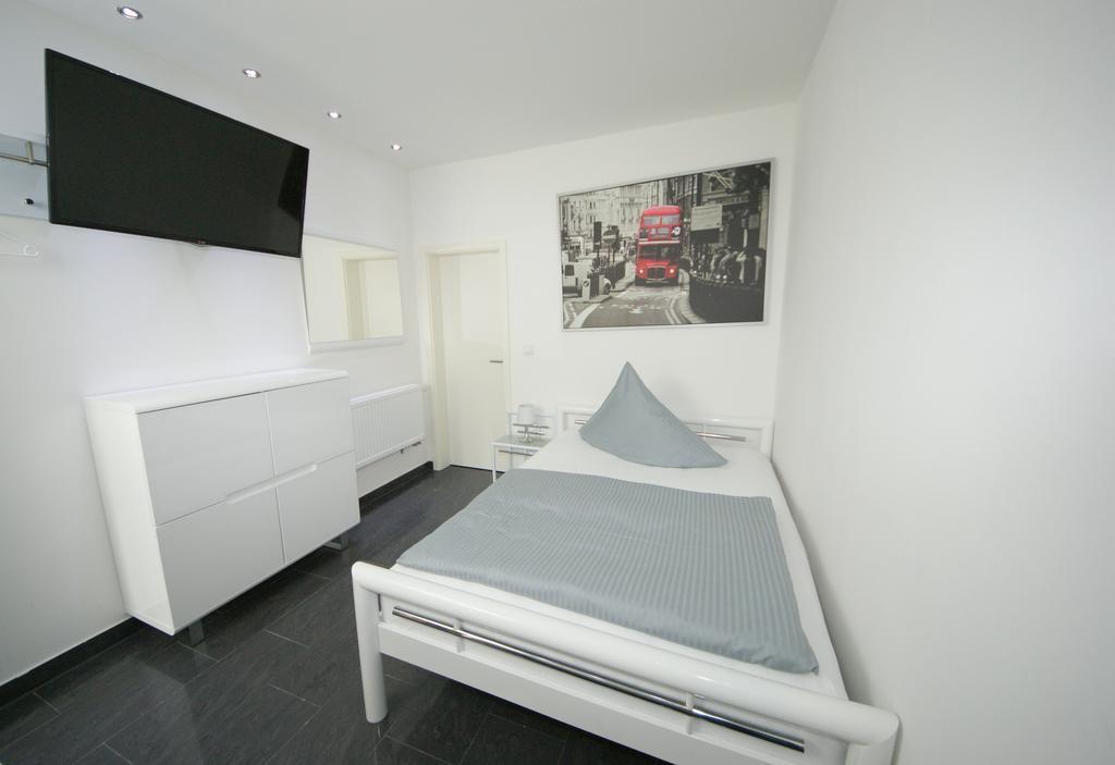 Hotel Am Rosenplatz,24 Stunden Check In, Kostenfreie Parkplaetze Brechtorf Экстерьер фото