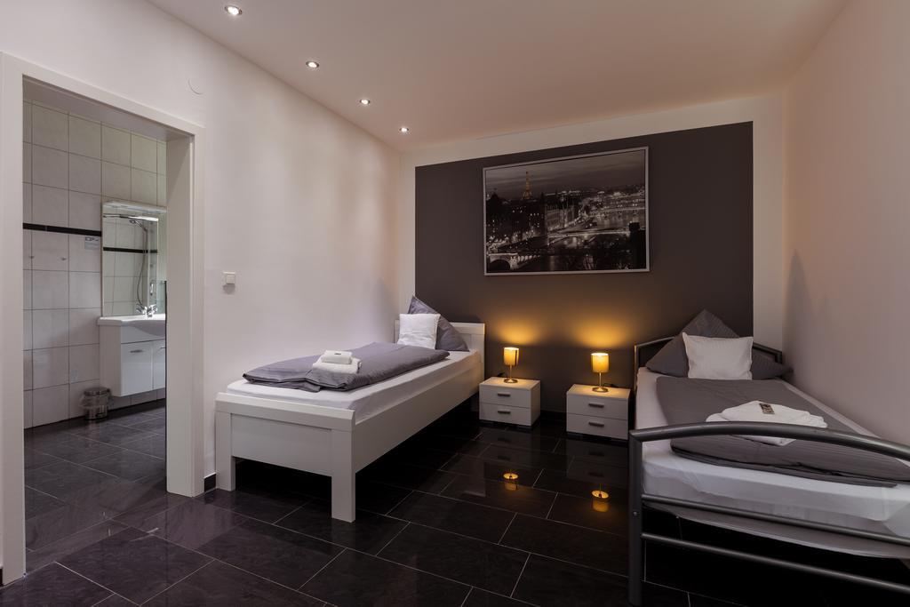 Hotel Am Rosenplatz,24 Stunden Check In, Kostenfreie Parkplaetze Brechtorf Экстерьер фото