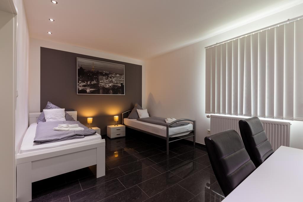 Hotel Am Rosenplatz,24 Stunden Check In, Kostenfreie Parkplaetze Brechtorf Экстерьер фото