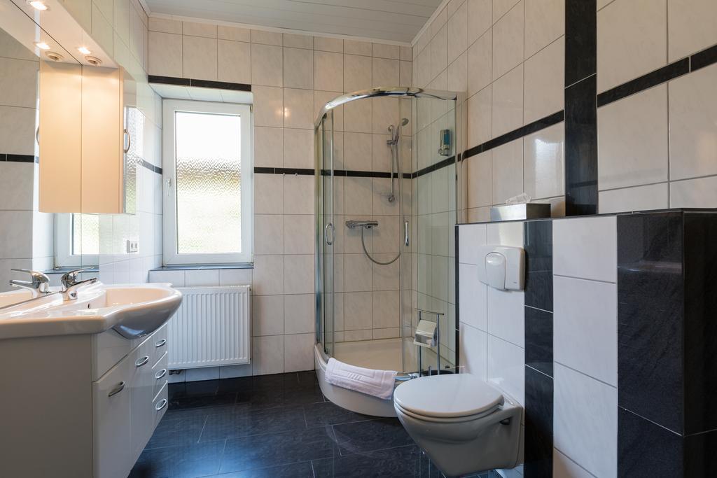 Hotel Am Rosenplatz,24 Stunden Check In, Kostenfreie Parkplaetze Brechtorf Экстерьер фото